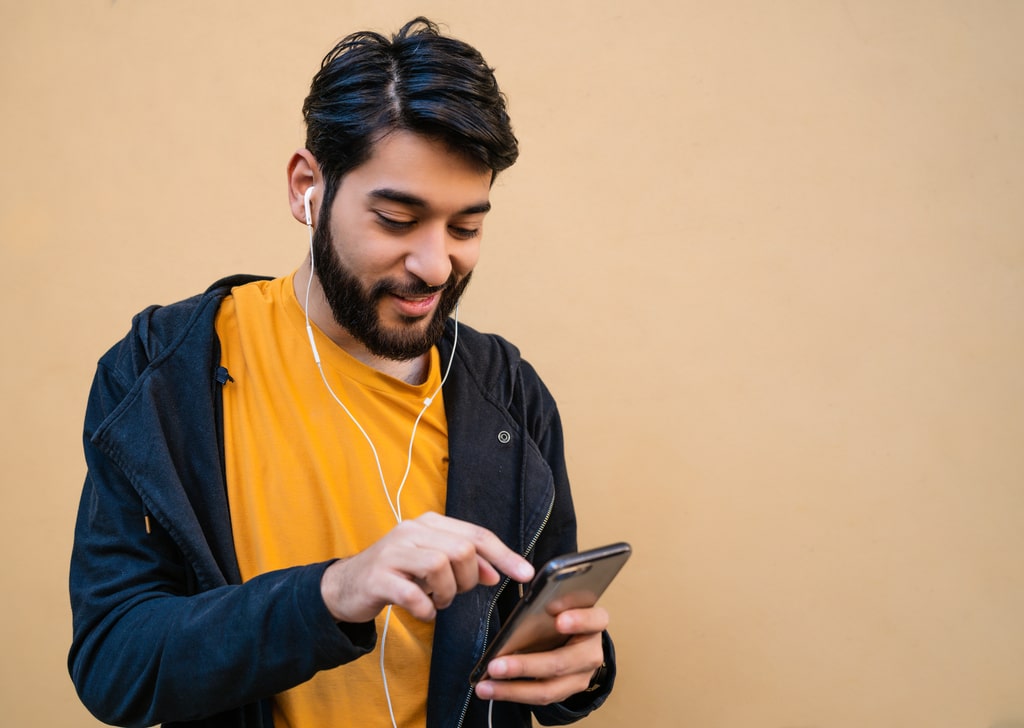 How to Get All Information About Your Girlfriend’s Mobile Phone